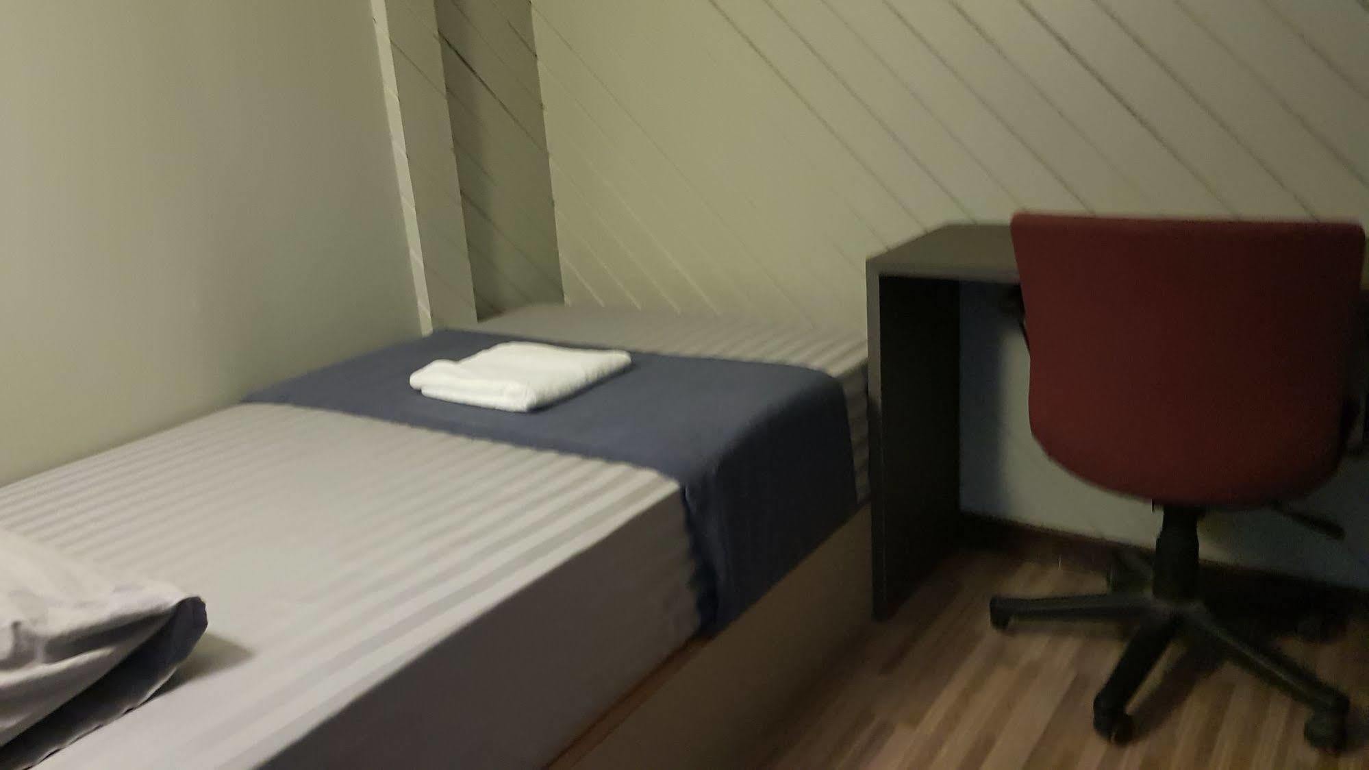 Hostel Baan Chanasongkram *