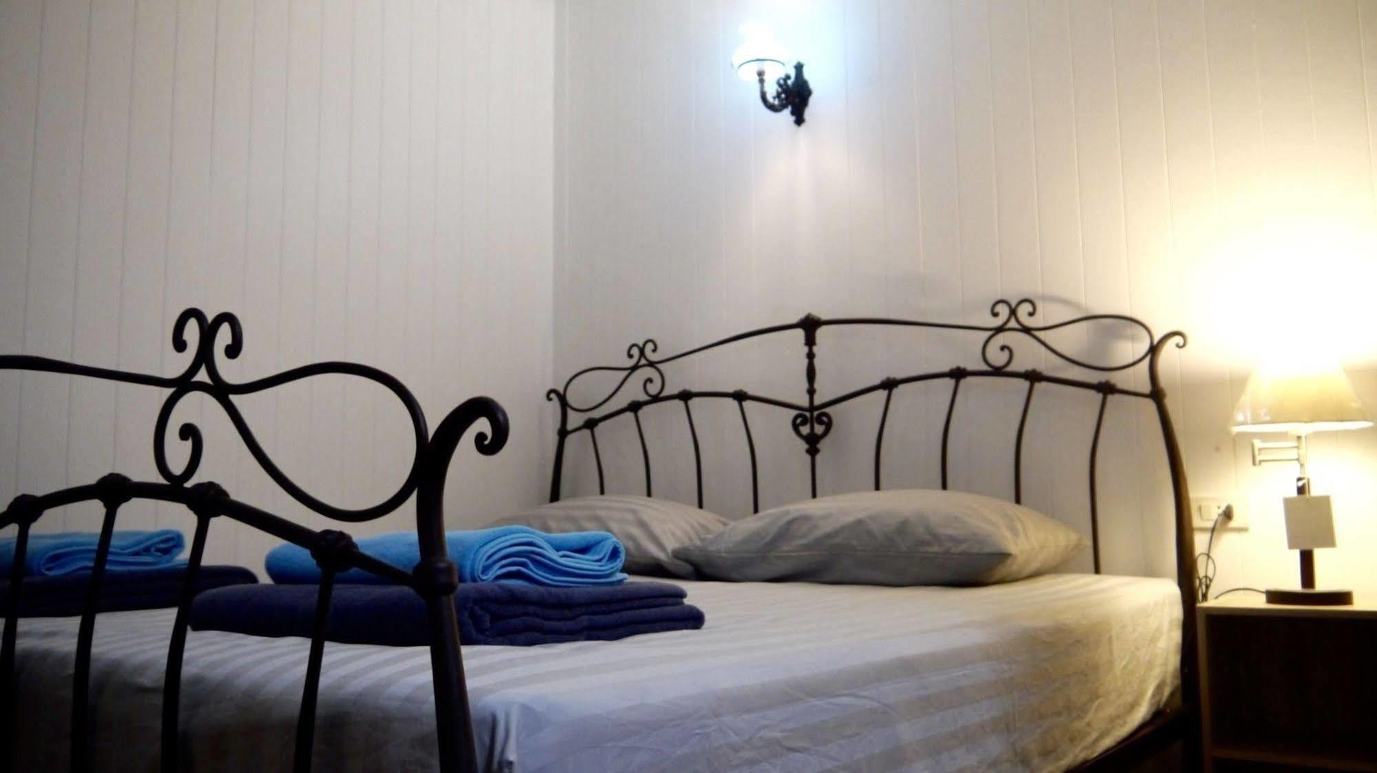 Hostel Baan Chanasongkram