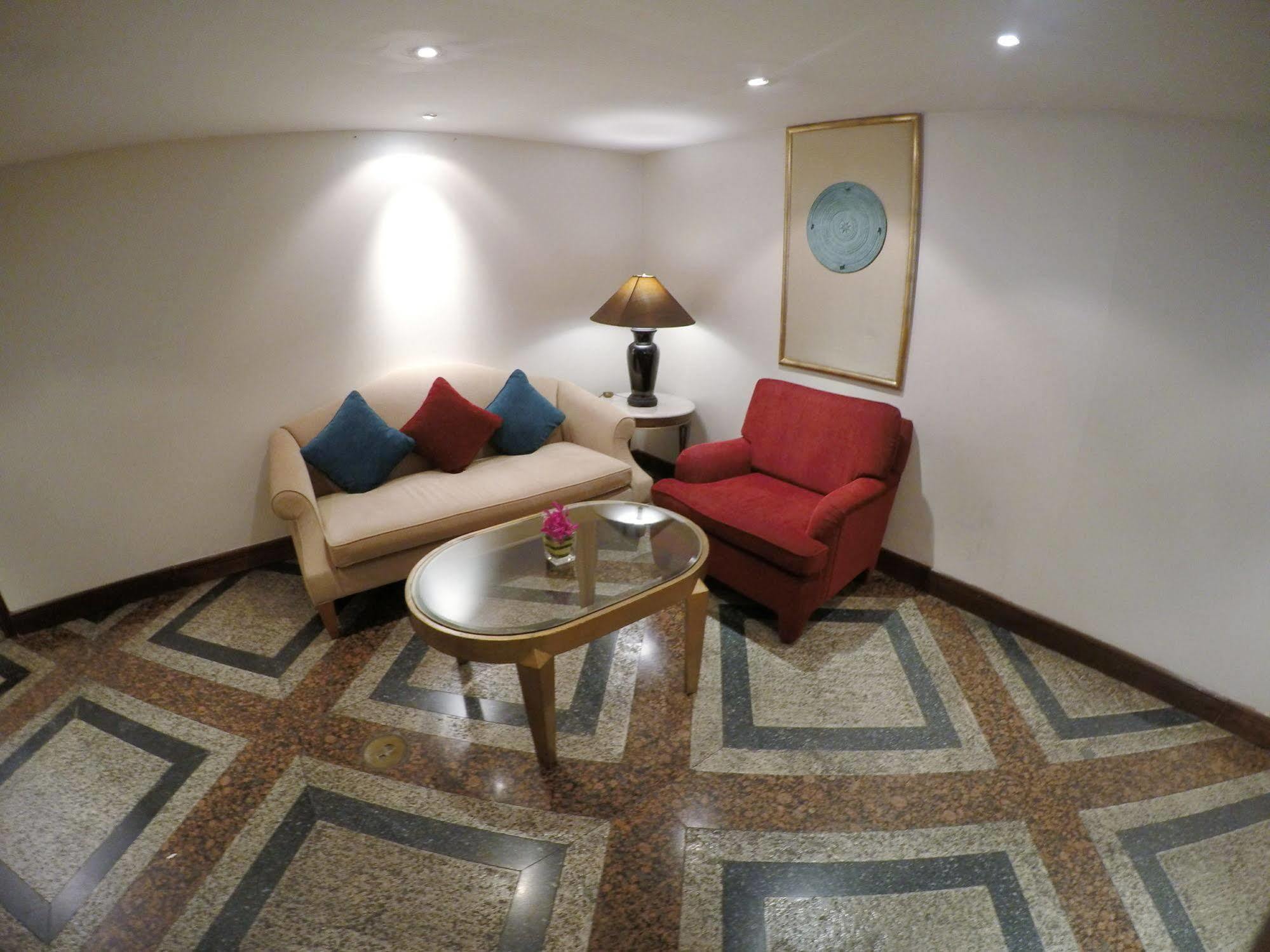 City Hotel