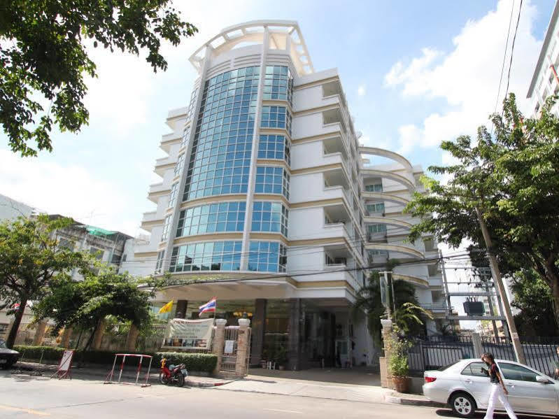Miloft Sathorn - Sha Certified Hotel