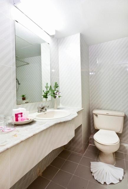 White Orchid 3*