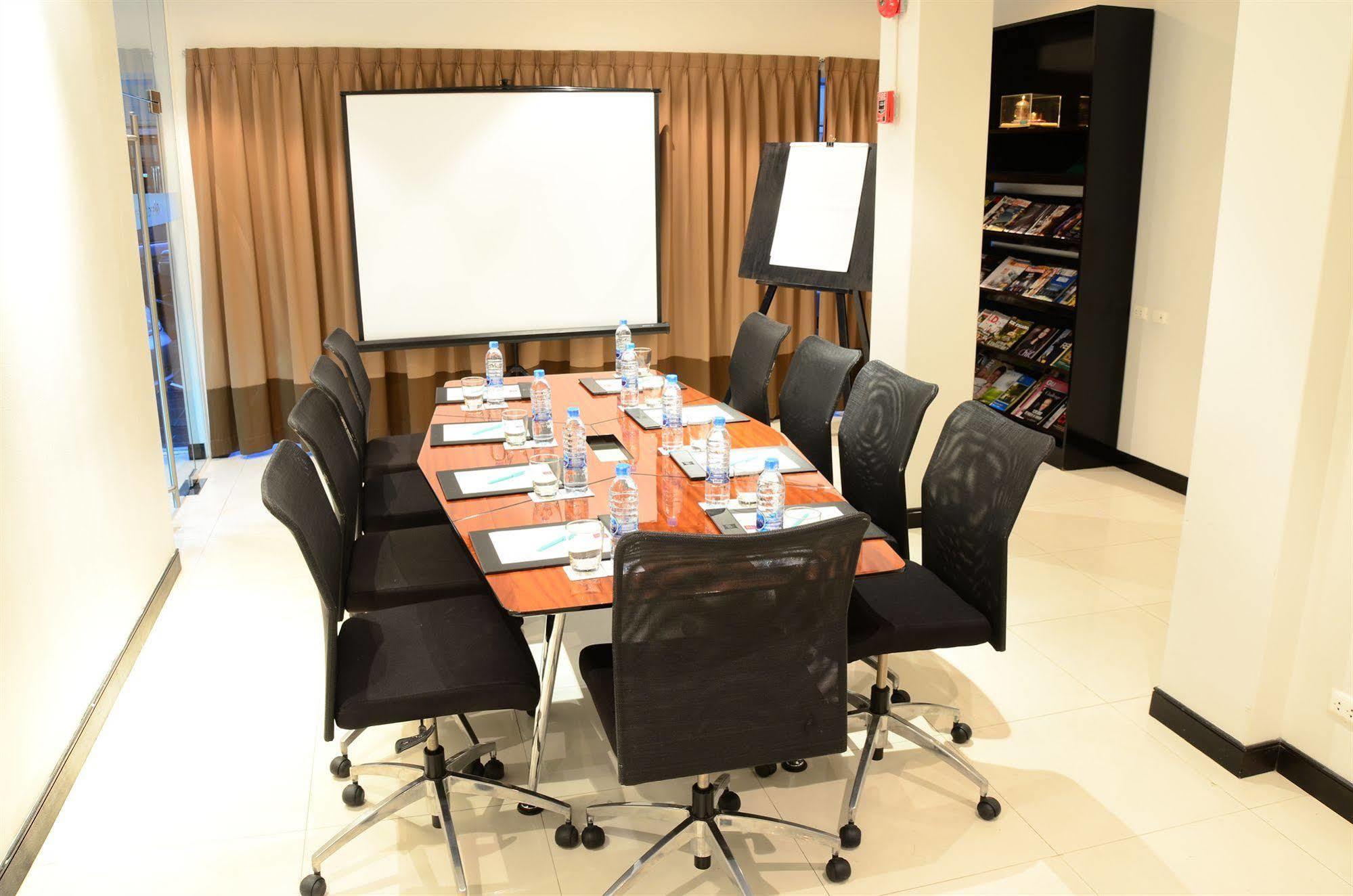 Hotel The Embassy Sathorn 3*