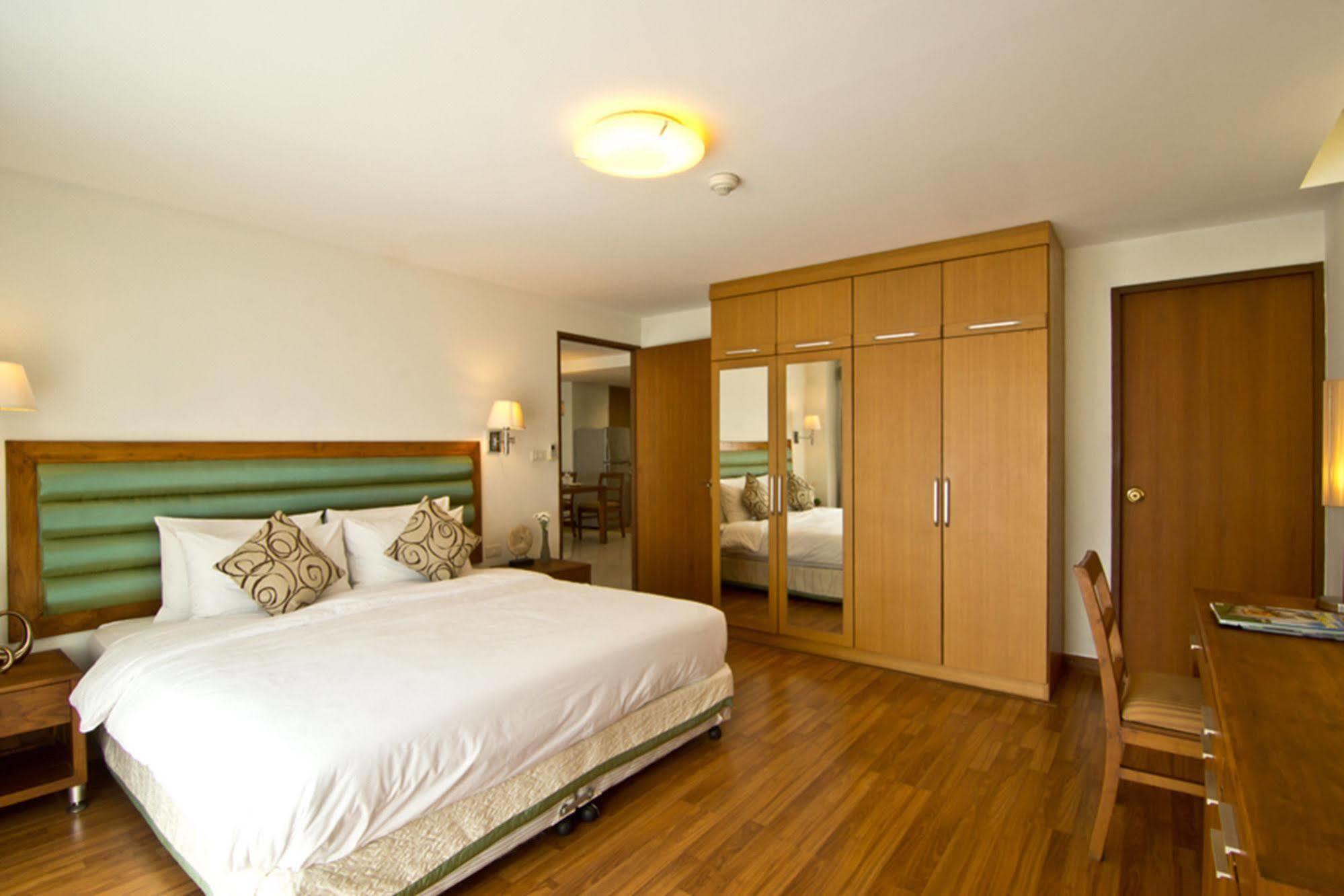 Hotel Lasalle & 3*