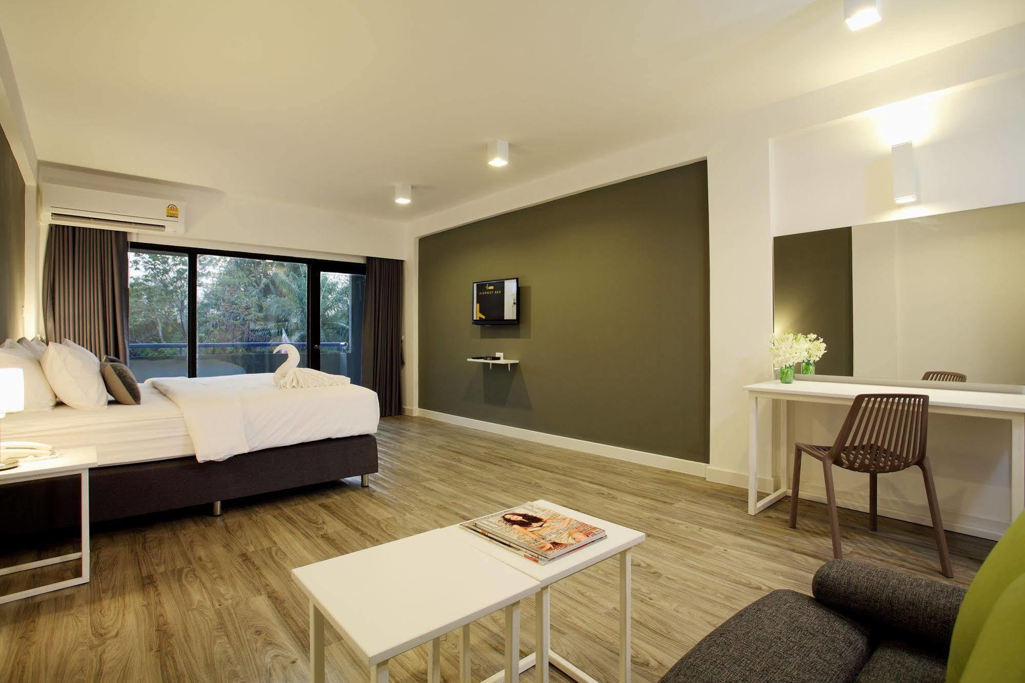 Hotel Airport Bed