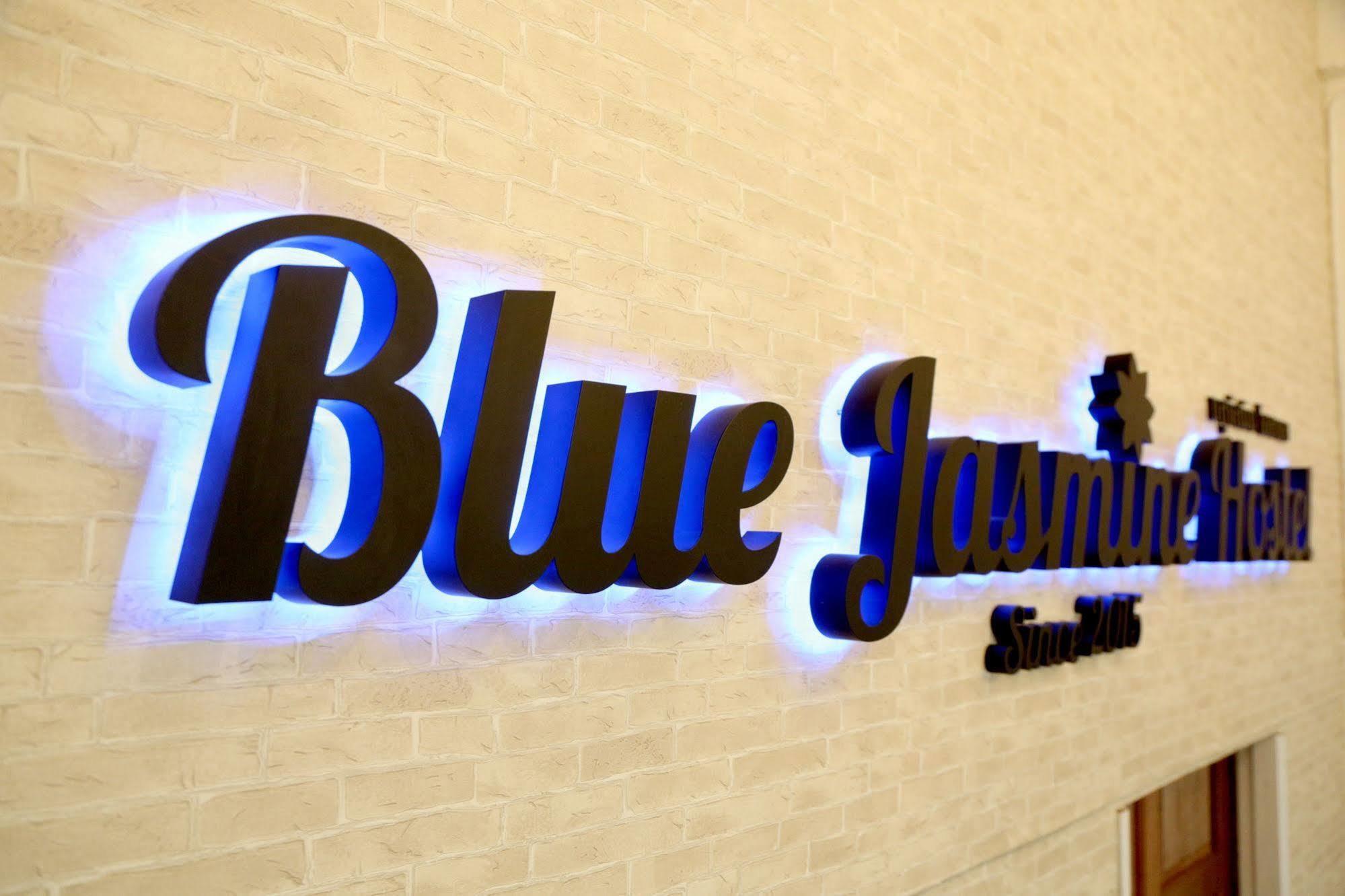 Blue Jasmine *