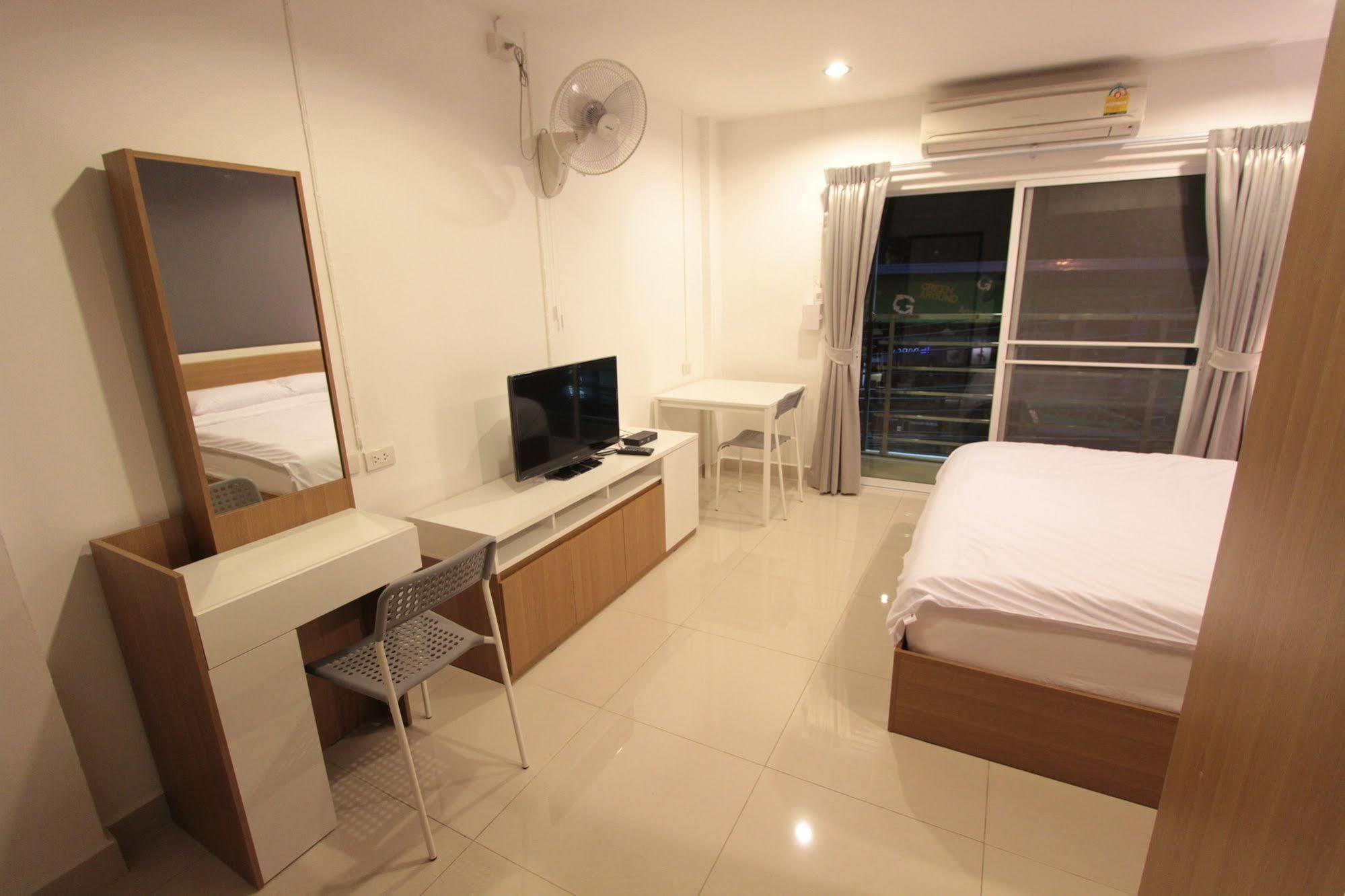 Hostel Napaville Huai Khwang *