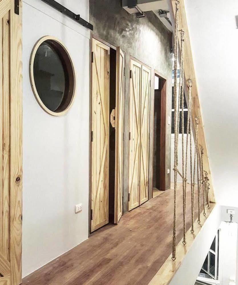 Barn & Bed Hostel