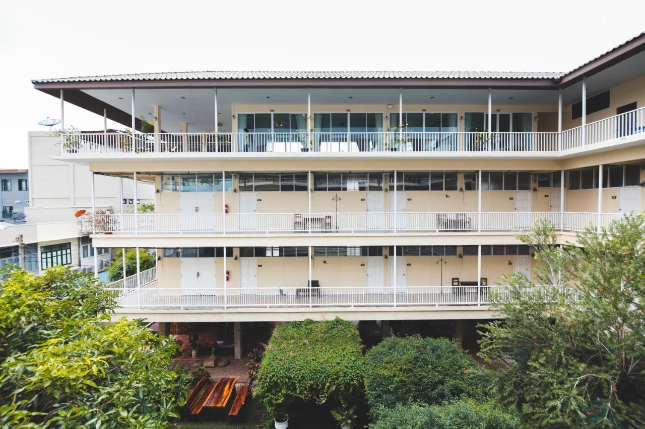 Feung Nakorn Balcony And Cafe