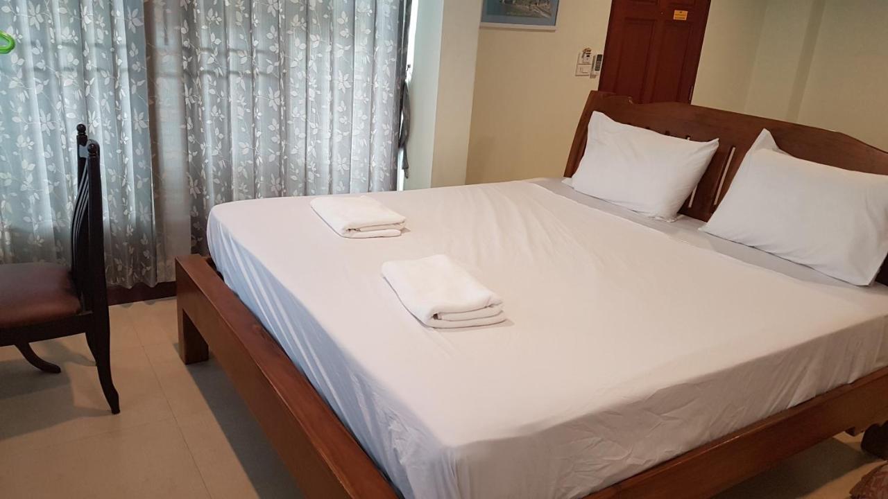Samsen Sam Place Bangkok