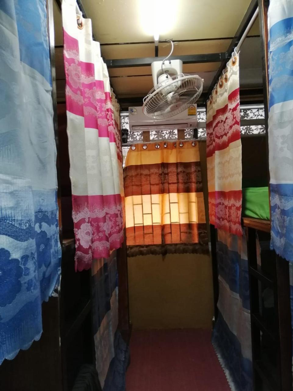 R-one 24/7 Wisma tamu 2*