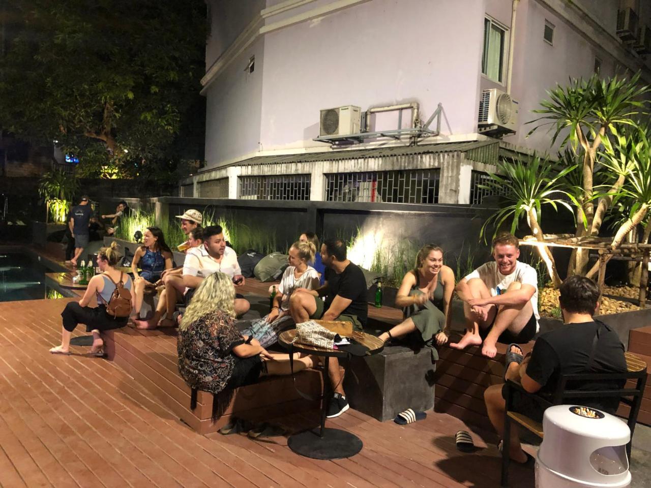 Bed Station Khaosan Hostel *