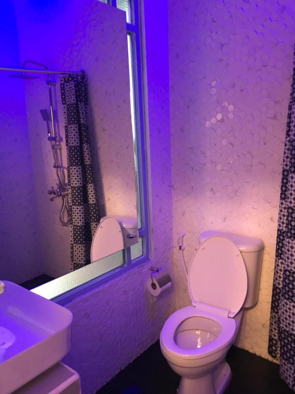 Blu Ari Stylish Gay Poshtel * Bangkok