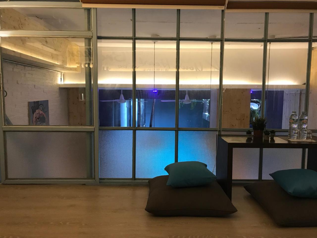 Hostel Blu Ari Stylish Gay Poshtel Bangkok