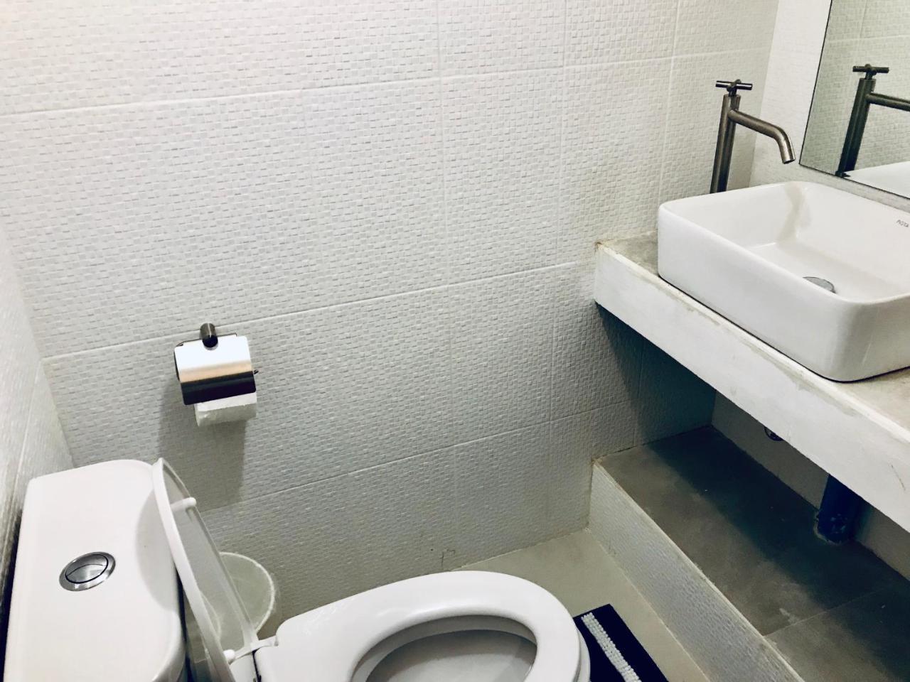 Blu Ari Stylish Gay Poshtel * Bangkok