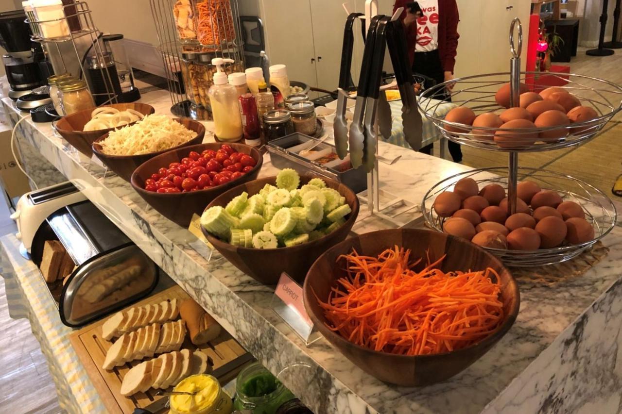 Kinnon Deluxe Coworking Cafe * Bangkok