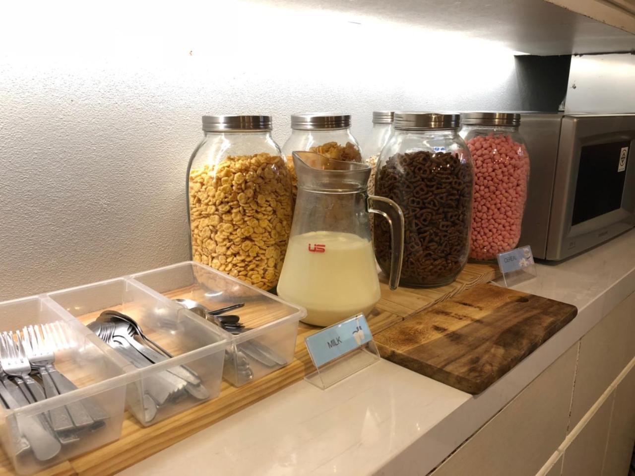 Hostel Kinnon Deluxe Coworking Cafe Bangkok