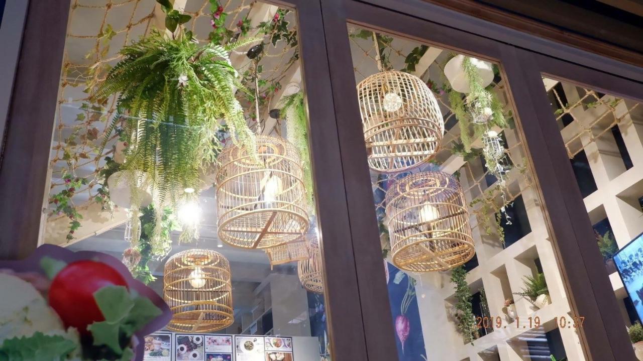 Hostel Kinnon Deluxe Coworking Cafe Bangkok