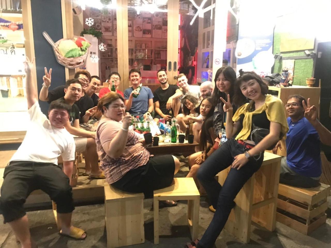 Kinnon Deluxe Coworking Cafe Hostel Bangkok