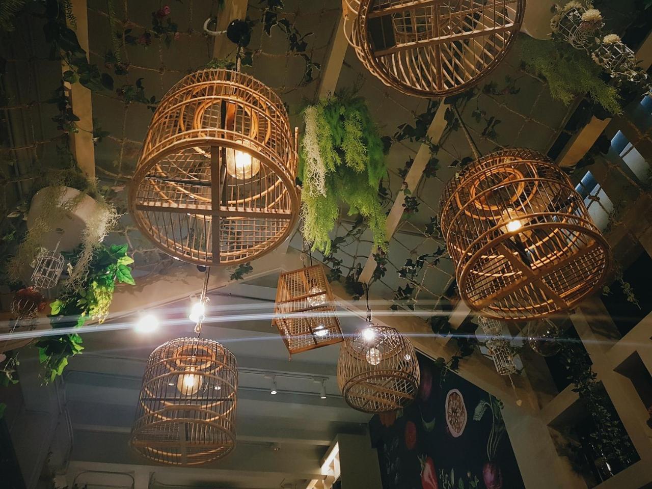 Kinnon Deluxe Coworking Cafe Hostel