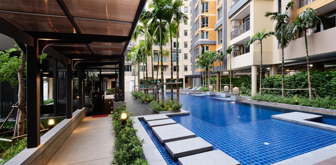 Locals Sathorn Siamese Nang Linchee