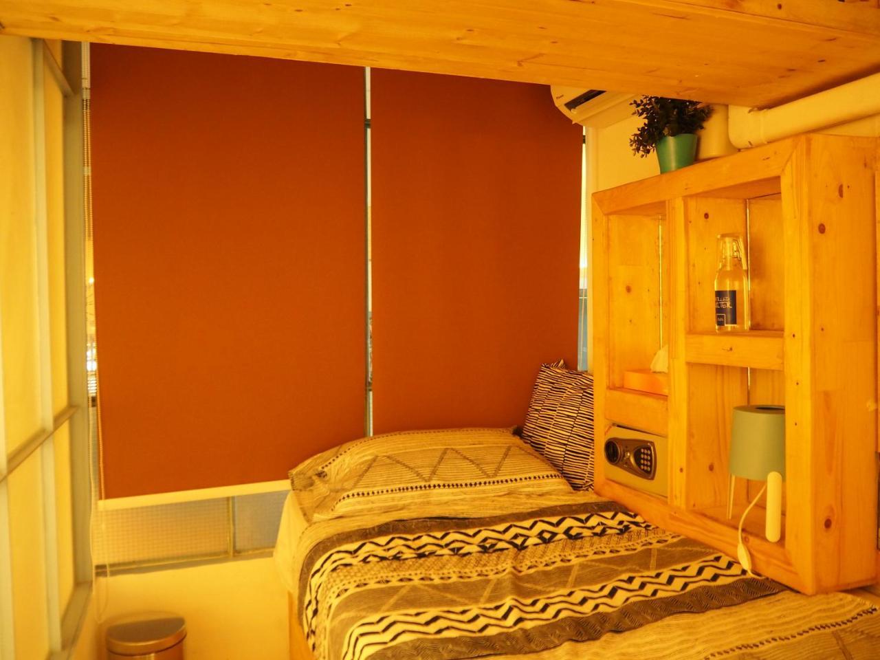 Hostel Blu Ari Stylish Gay Poshtel Bangkok
