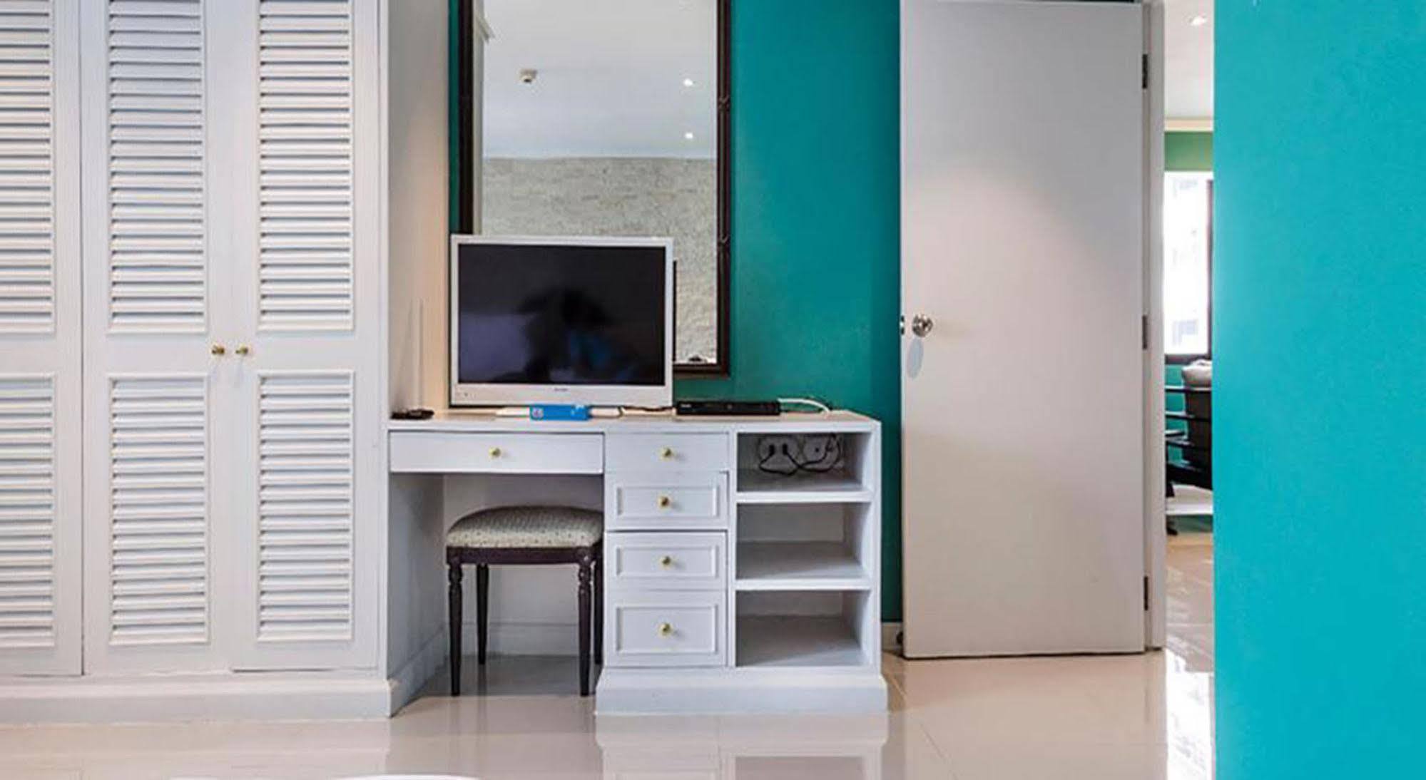 Omni Tower Syncate Suites Hotel