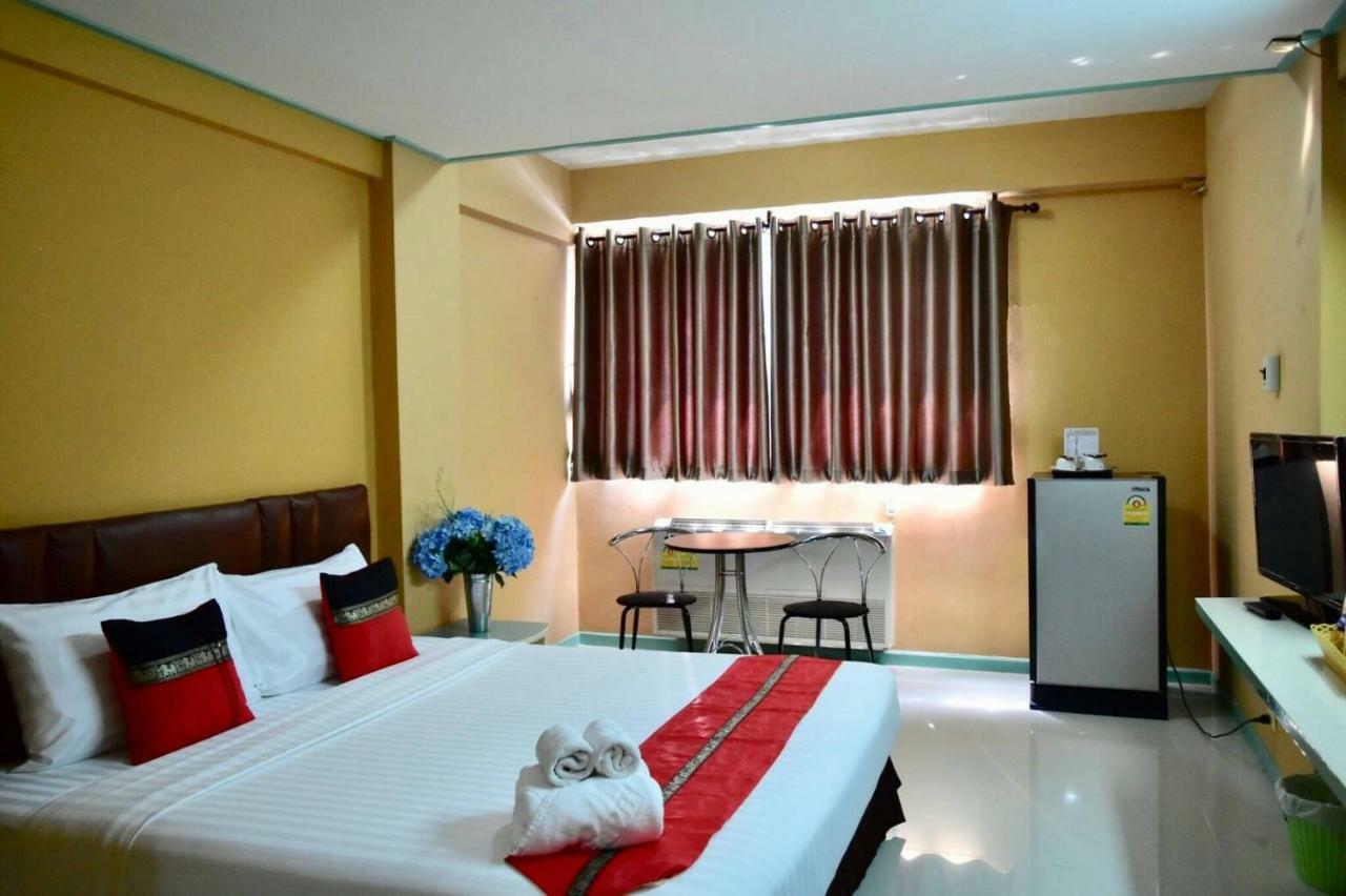 Hotel Happyland Mansion