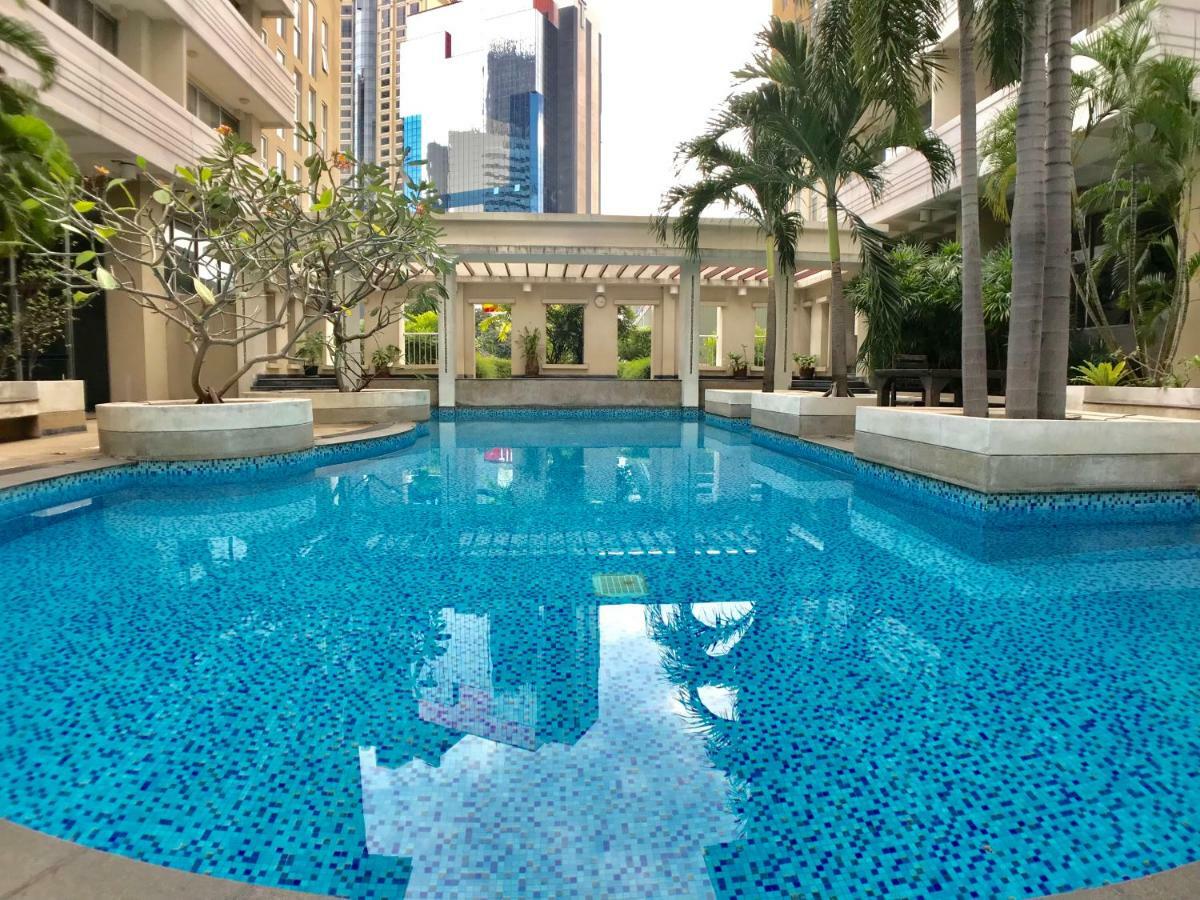 Twin Peaks Sukhumvit Apartment *