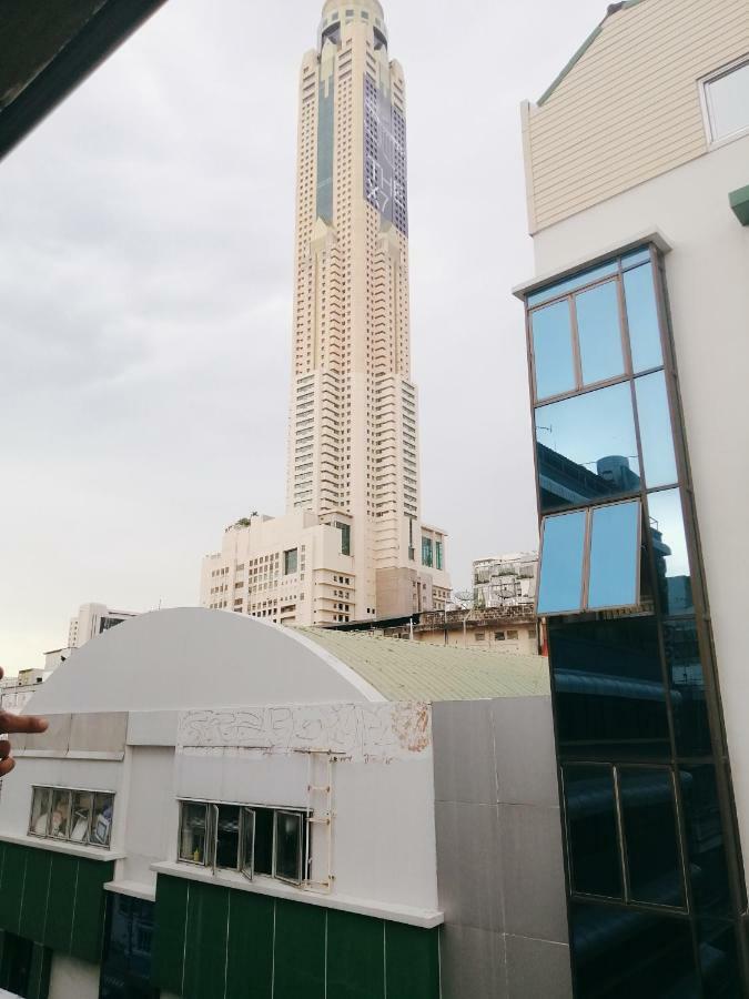 White House Asrama *