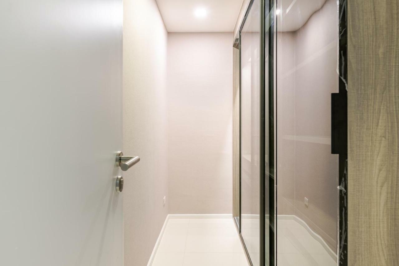 Sukhumvit Asok Modern * Bangkok