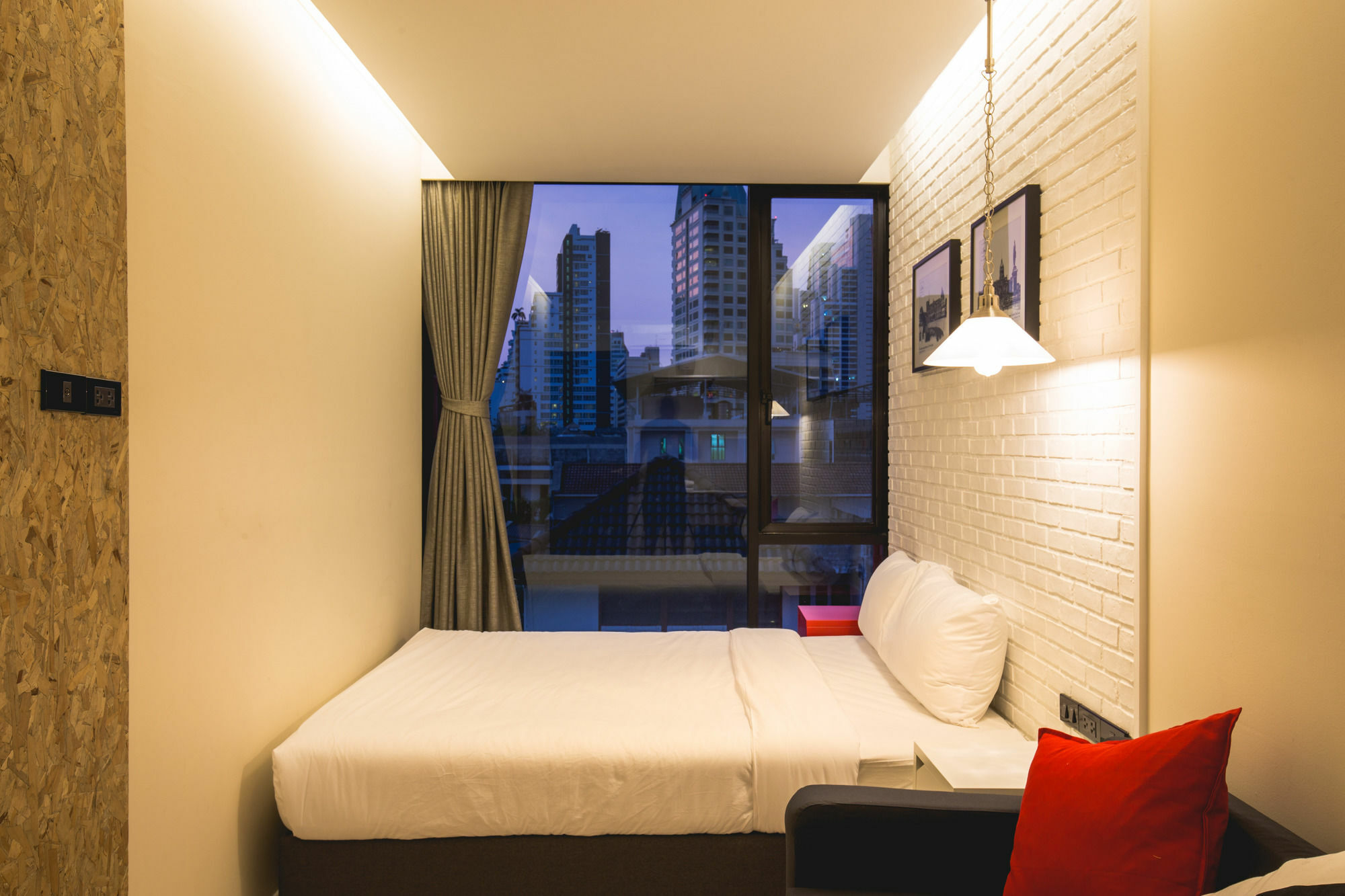 Sleep Box Sukhumvit 22 Hostel *