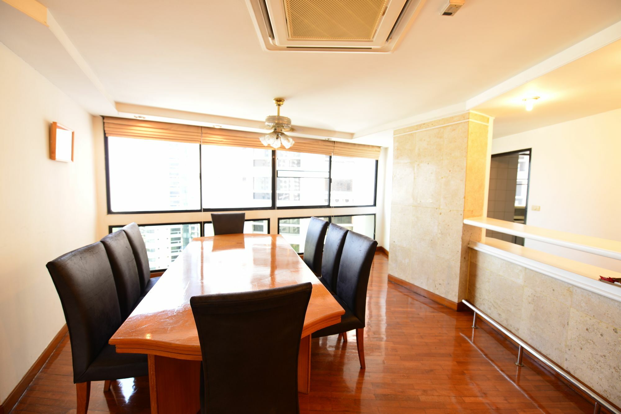 Ebony Tower At Parkview Towers