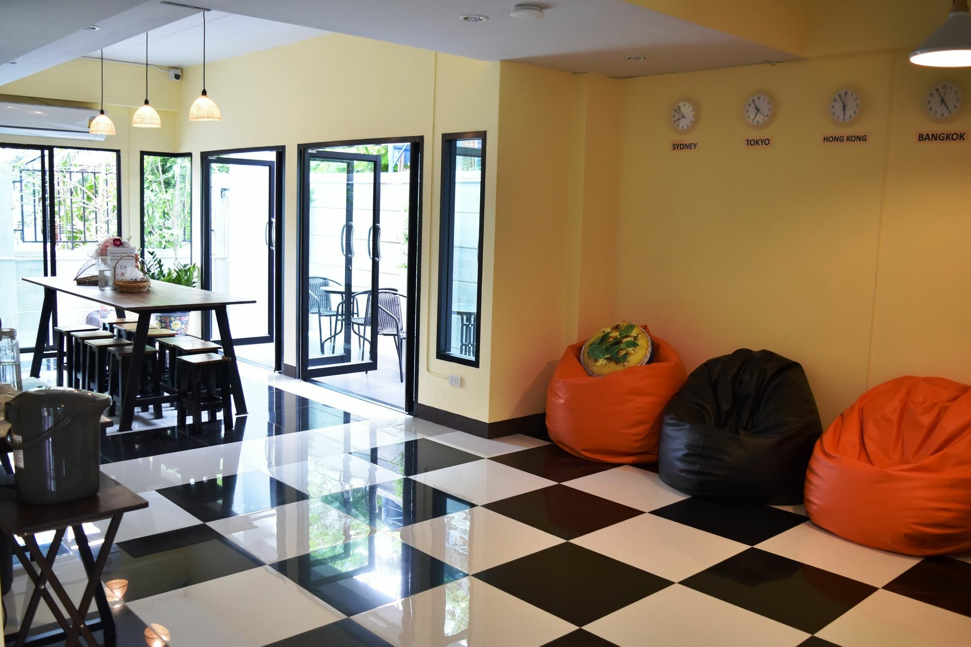 Hostel Hide *