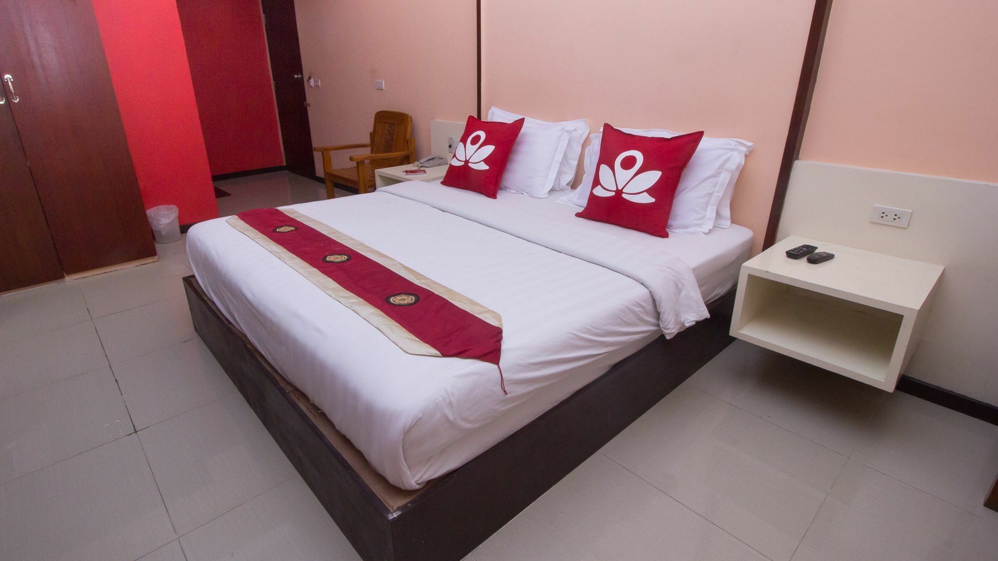 Zen Surasak 1 Hotel