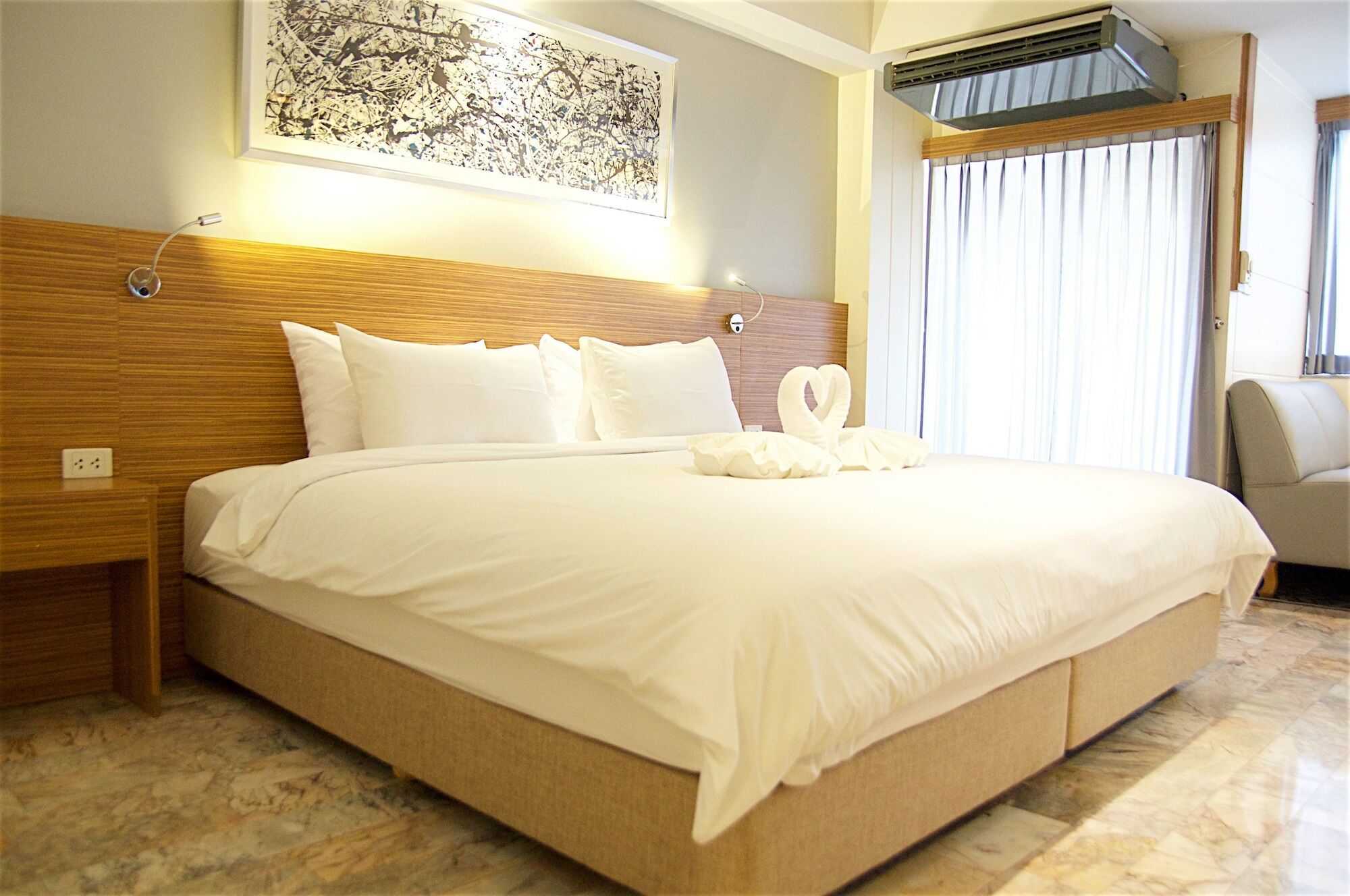 Jolly & Hotel Bangkok