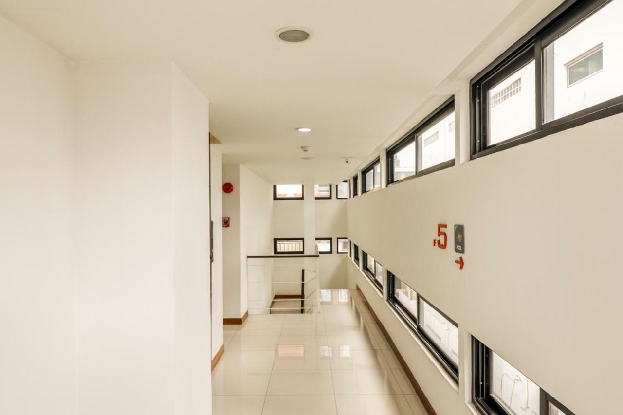 Oyo 225 Premier Place