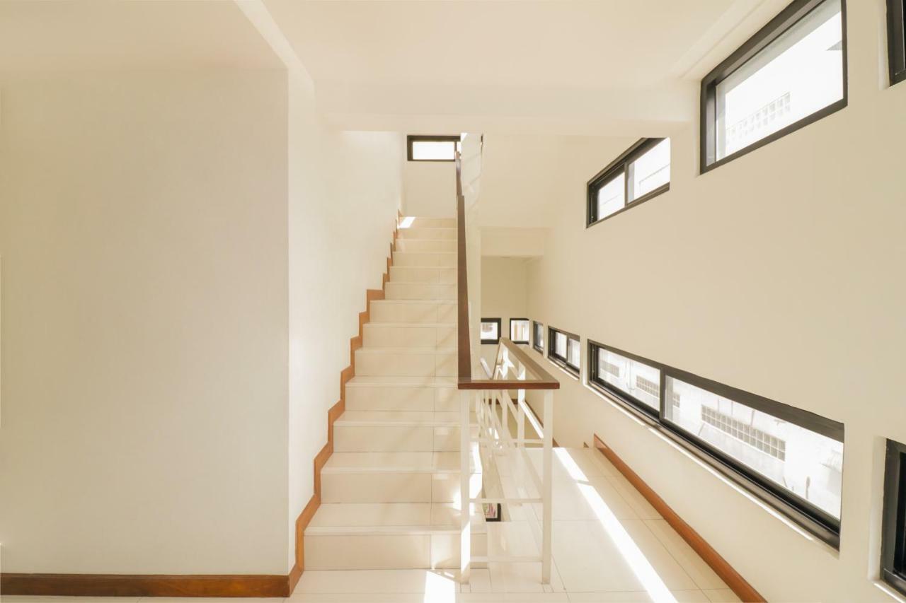 Hotel Oyo 225 Premier Place 2*