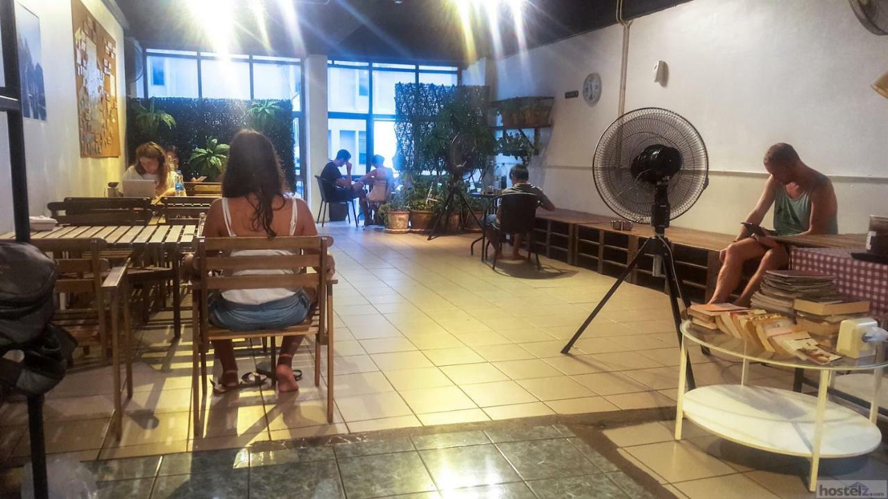 Hostel With The Mixx