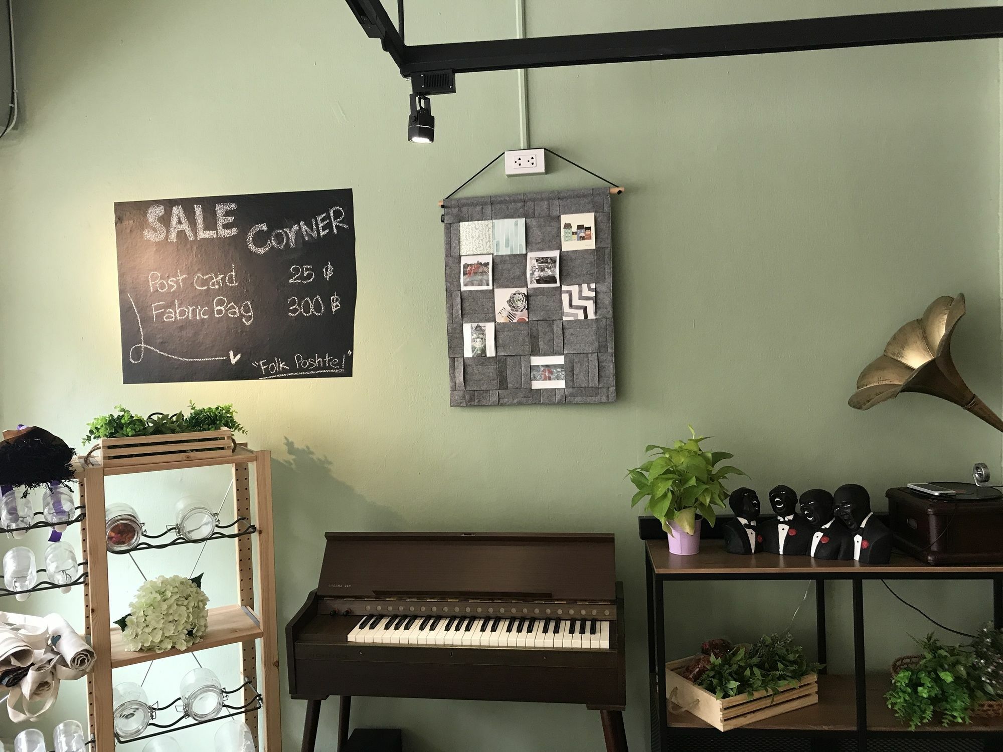 Folk Poshtel Silom Bed & Breakfast