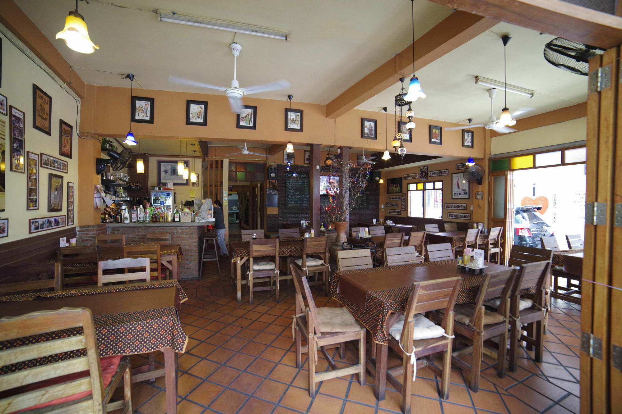 Baan Glang Soi Restaurant & Bed & Breakfast Bangkok