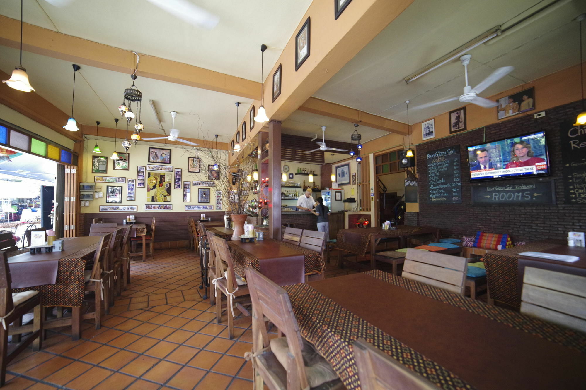 Bed & Breakfast Baan Glang Soi Restaurant & Bangkok