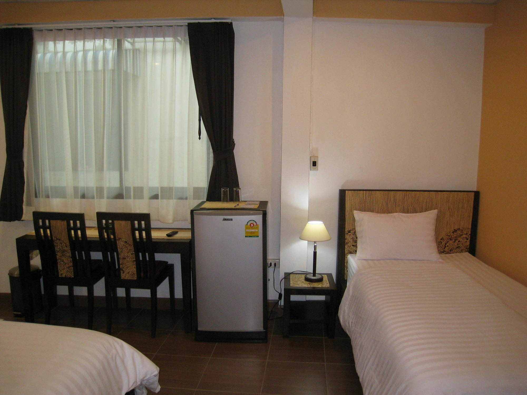 Baan Glang Soi Restaurant & Katil 2*