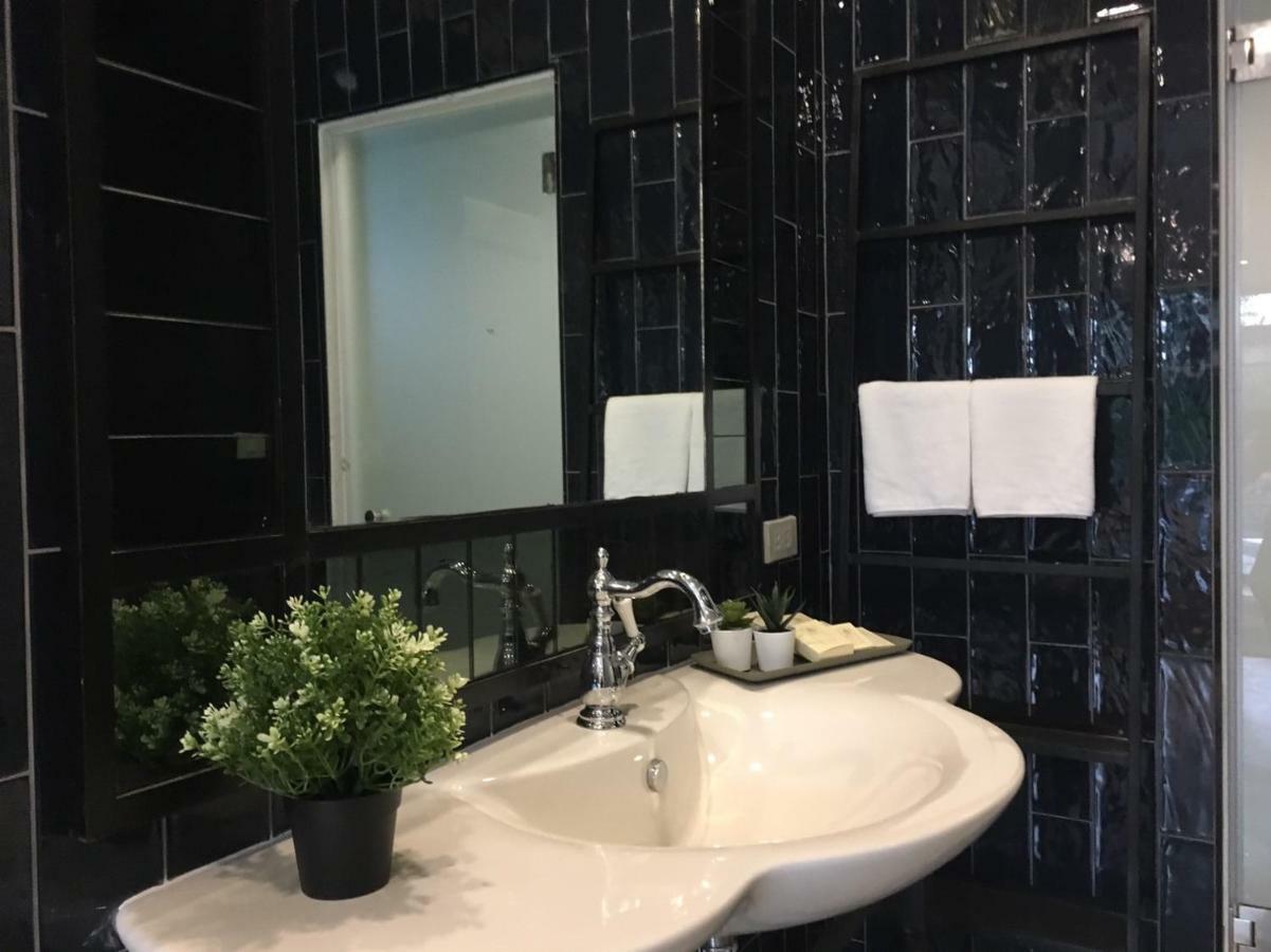 Nila Oldtown Bkk Guest house *
