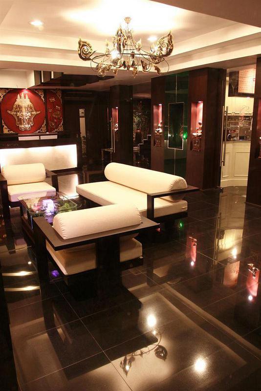 Mirth Sathorn Hotel 3*