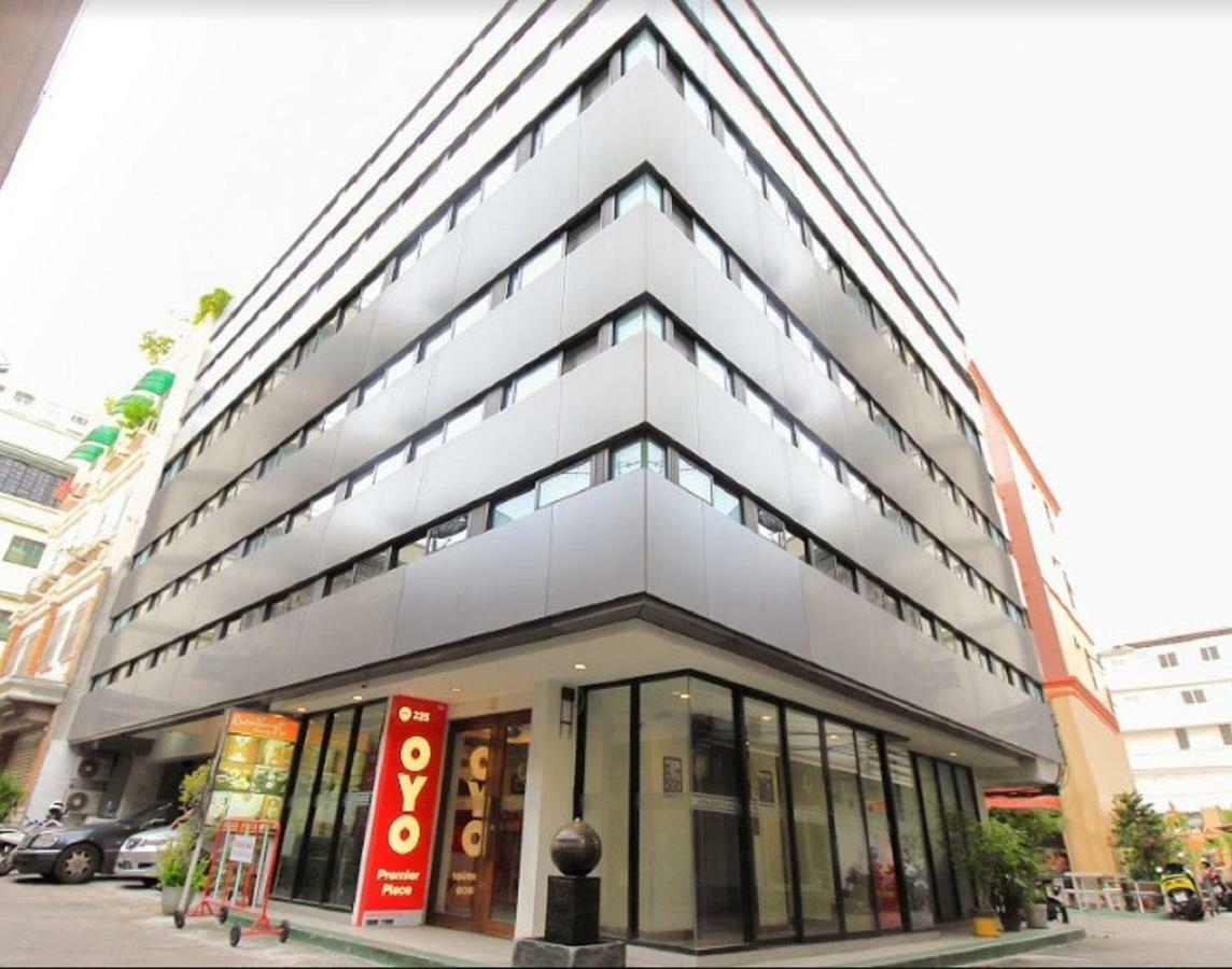 Oyo 225 Premier Place