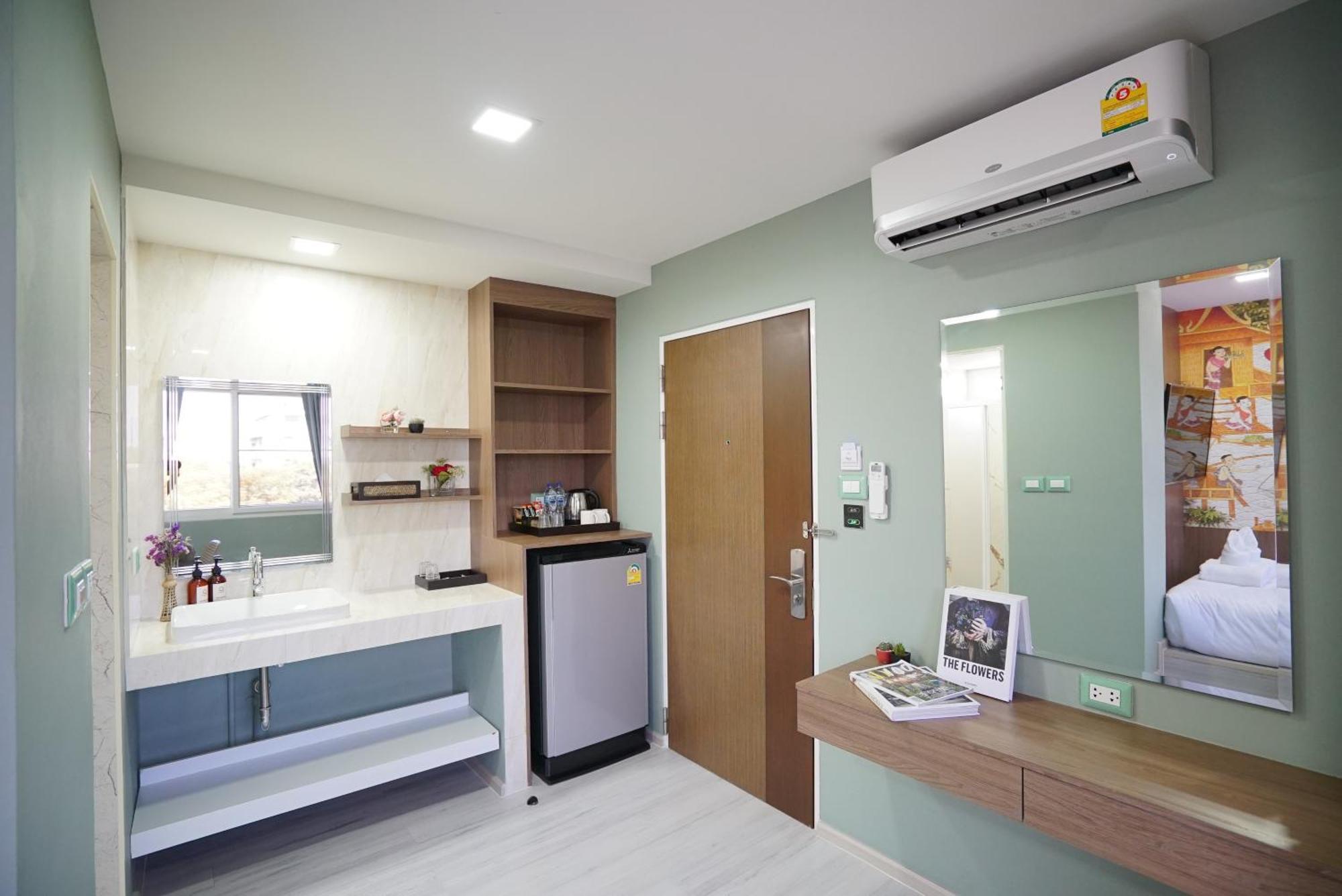 Hotel The Qube Fifty 3*