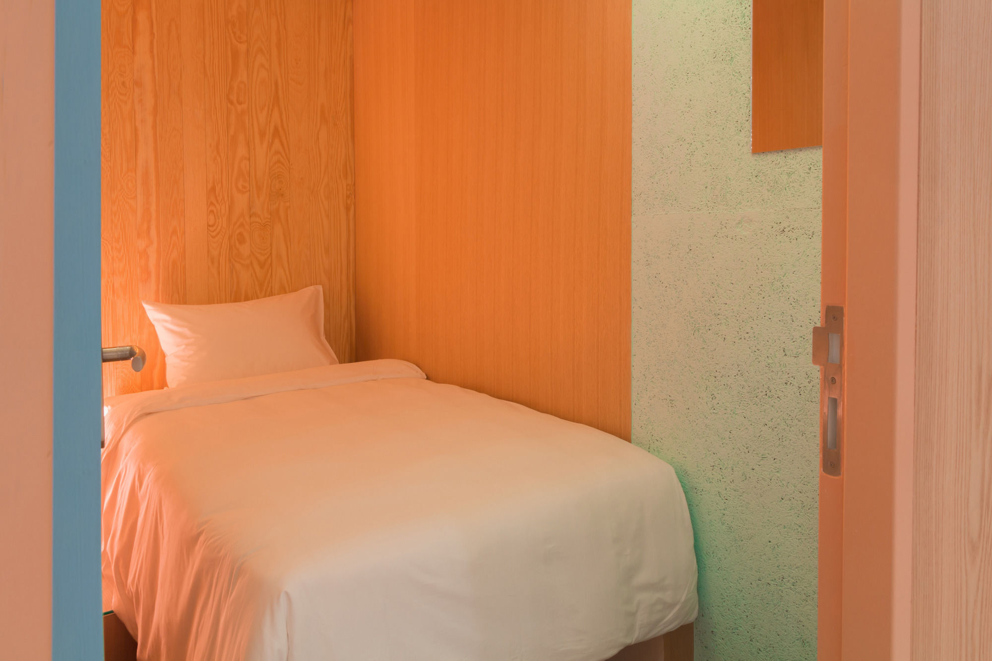 Boxtel @ Suvarnabhumi Airport Capsule hotel Bangkok