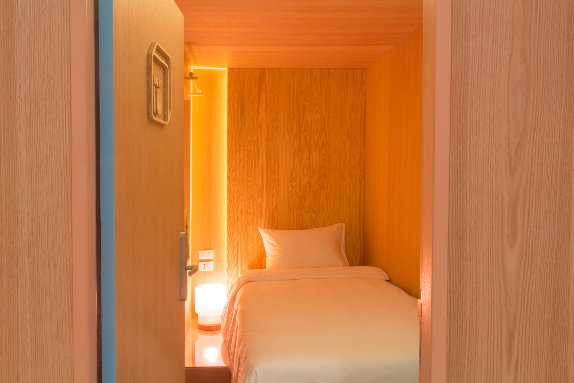 Boxtel @ Suvarnabhumi Airport Capsule hotel 2*