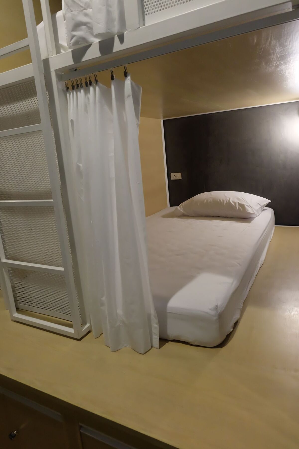 Hostel On The Bed