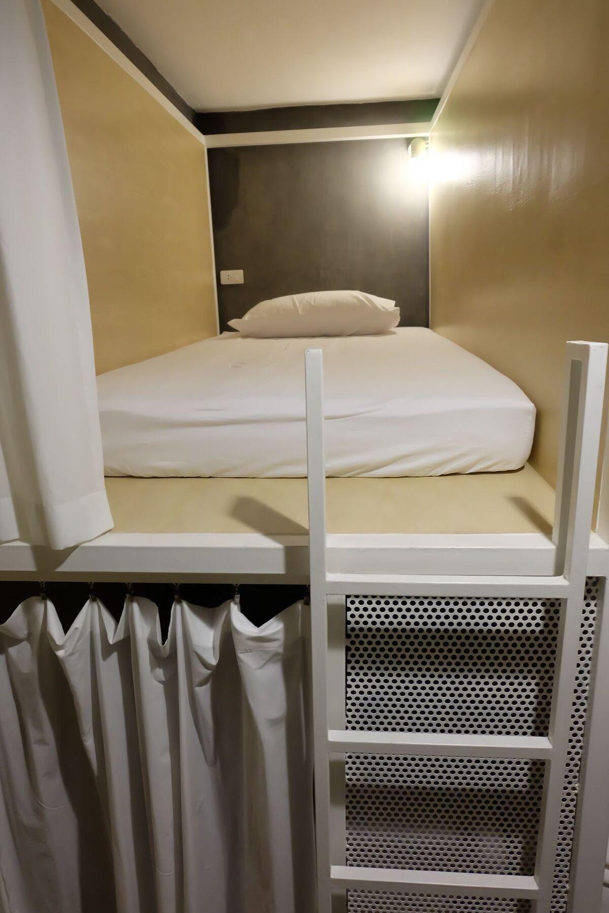 On The Bed Hostel *